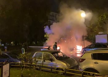 Napoli, Fiamme in piazza Medaglie d’0ro. Momenti di paura al Vomero
