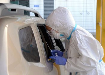 Covid, incidenza stabile e tre regioni a rischio alto