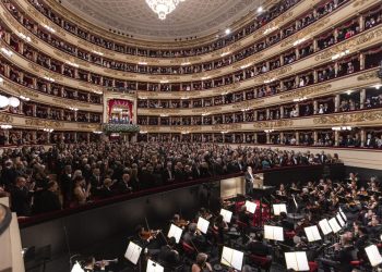 13 minuti d’applausi per il Godunov alla Scala, ovazione per Mattarella