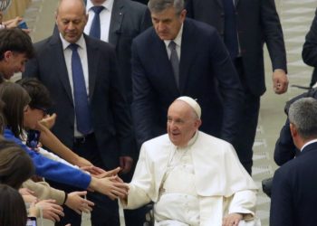 Papa Francesco “Sulla guerra vinca la pace”