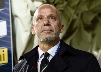 Vialli “Sospendo temporaneamente i miei impegni”