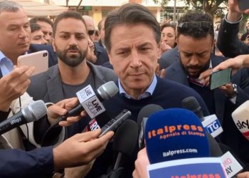Conte a Palermo “Il Governo recupera soldi togliendoli ai poveri”