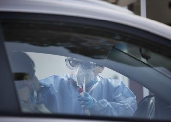 Covid, indici in calo e una regione a rischio alto