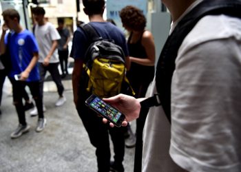 Stop ai cellulari in classe, il ministero invia la circolare alle scuole