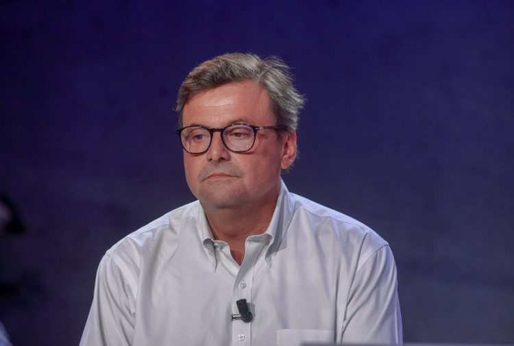 Calenda “Manovra inguardabile, così il Governo va a sbattere”