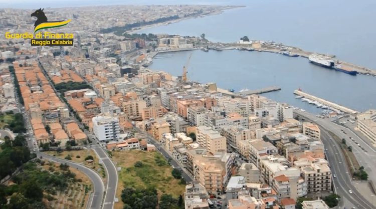 In auto da Reggio Calabria verso la Sicilia con 6 kg cocaina, arrestato