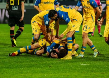 Frosinone campione d’inverno in serie B, colpo Genoa a Bari