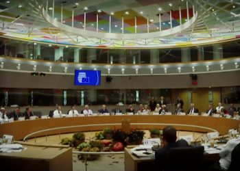 L’Ue promuove la manovra, critiche su pos e contante