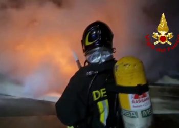 Incendio in un porto turistico nel Sassarese, 6 barche affondate