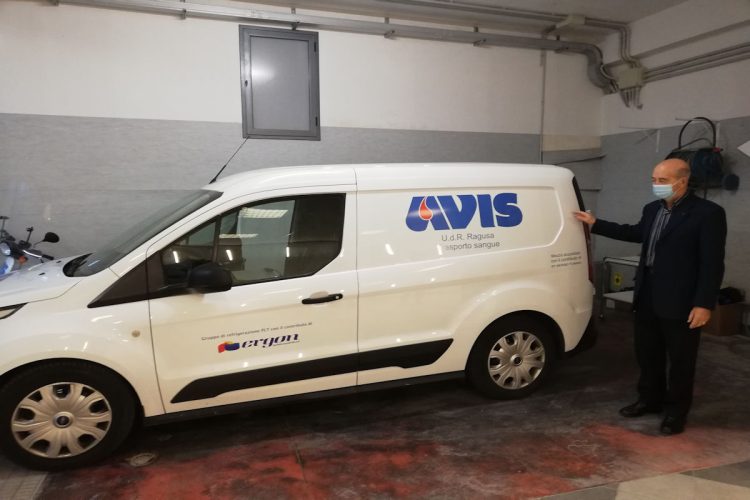 Avis Ragusa: donata una macchina per il trasporto del sangue