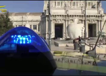 Articoli natalizi non sicuri, maxi sequestro a MIlano