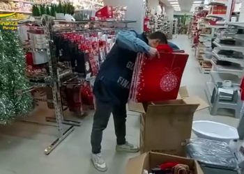 Perugia, Guardia di Finanza sequestra 12mila articoli pericolosi