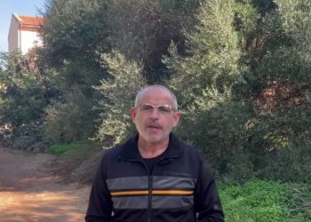 Discarica a cielo aperto nel boschetto a Vittoria