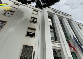 Custodiva in casa quasi 800 chili di fuochi d’artificio