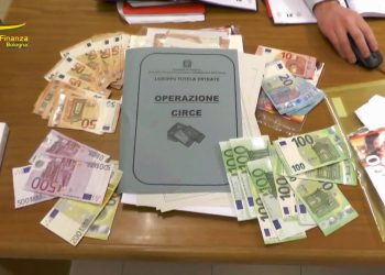 Maga legge le carte ma evade il fisco per un milione di euro