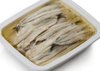 Larve di Anisakis nelle alici marinate, allerta del Ministero della salute: ecco quali