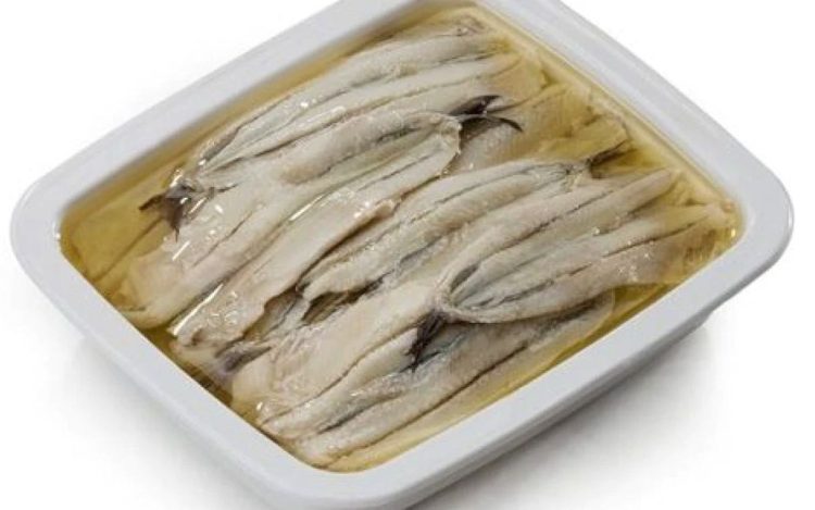 Larve di Anisakis nelle alici marinate, allerta del Ministero della salute: ecco quali