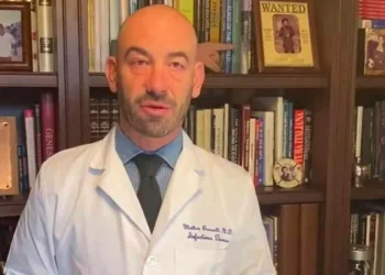 Virus Covid, Bassetti: chi arriva da Cina dovrebbe circolare solo con test negativo