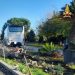 Bus esce fuori strada: 2 bambini e autista fuori strada