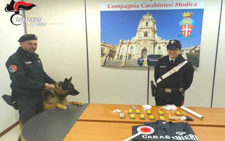 Scicli, droga in casa: arrestato 28enne