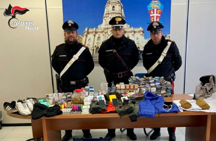 Evaso dai domiciliari a luglio, trovato a Sampieri prova a scappare arrampicandosi sui tetti