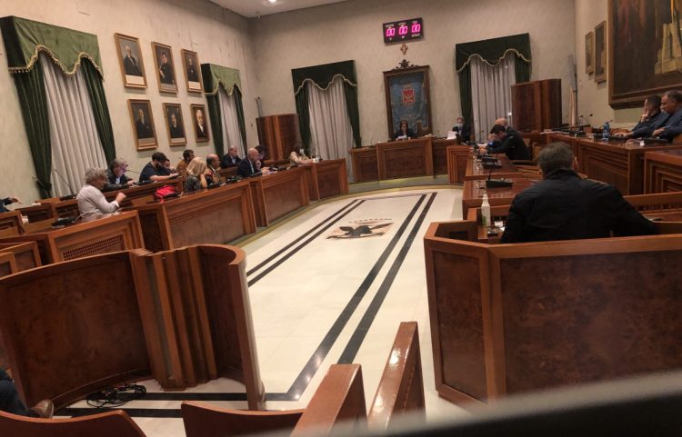 Modica e la polemica sui temporary store, l’ex maggioranza spiega perché non ha permesso che il punto passasse in consiglio