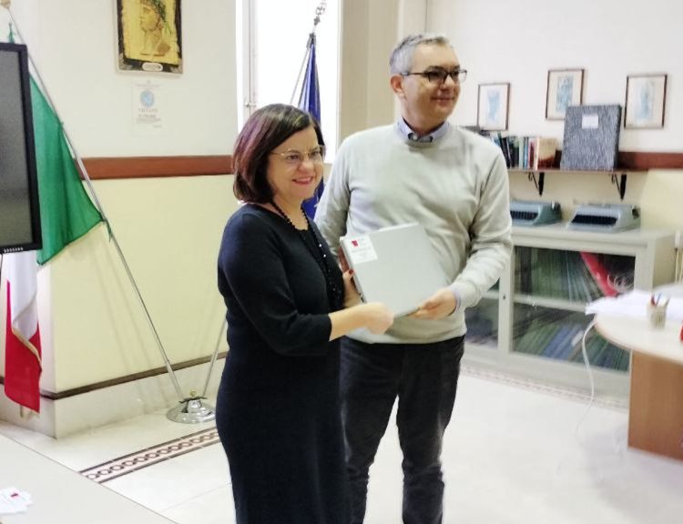 Ragusa, donati 4 pc notebook all'Ic Capitano Puglisi