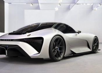 Lexus reinventa la guida in elettrico