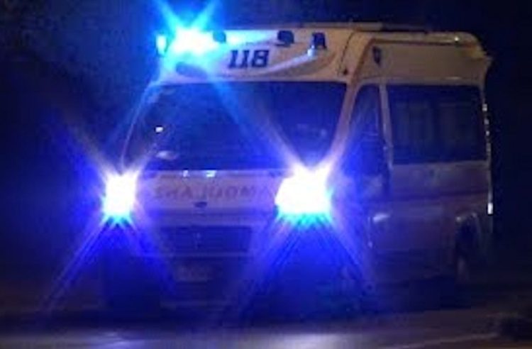 Incidente Arezzo, sbanda e si schianta con auto: muore 21enne