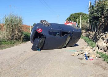 Incidente stradale a Vittoria: auto si ribalta