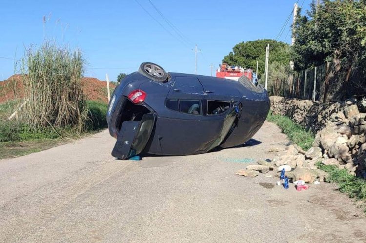 Incidente stradale a Vittoria: auto si ribalta