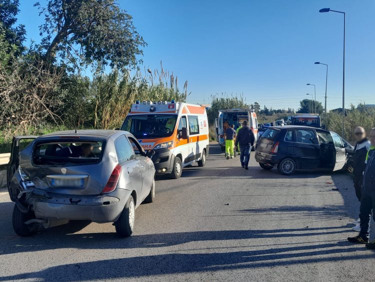 Incidente stradale a Vittoria: diversi feriti FOTO