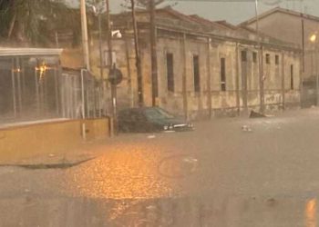 Nubifragio nel Messinese, violenta bomba d'acqua: auto sommerse