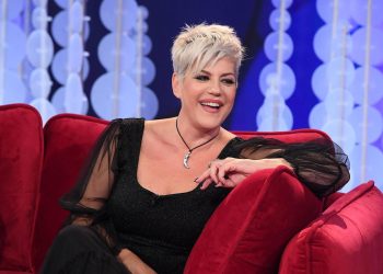 Manuela Villa a Comiso per la cena di gala degli anziani per l’Epifania