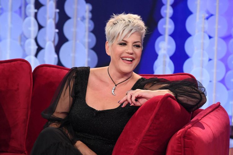 Manuela Villa a Comiso per la cena di gala degli anziani per l’Epifania