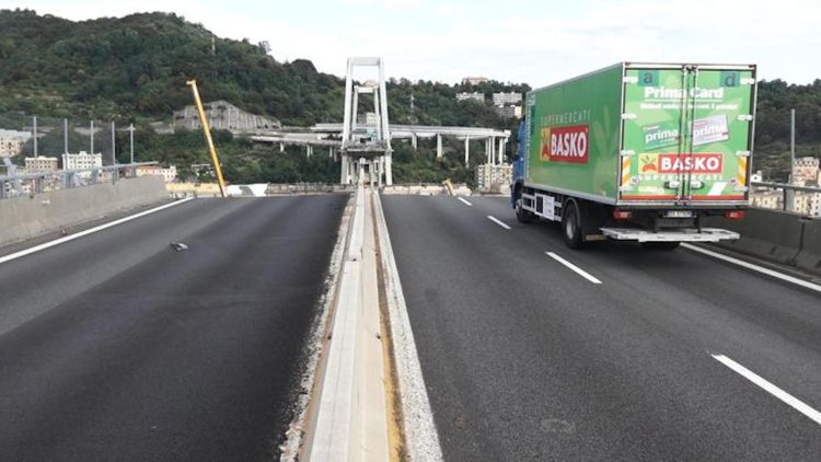 Ponte Genova, autista camion: ho visto auto volare giù