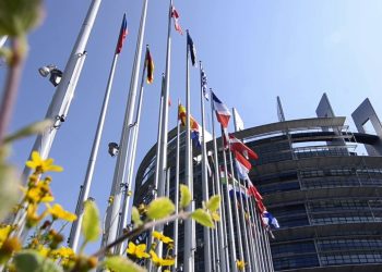 Energia, per 8 europei su 10 va ridotta la dipendenza dalla Russia