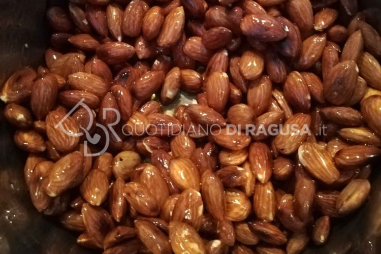 Ricetta Natale: come preparare il torrone di mandorle