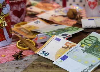 Tredicesima a dicembre: arriva in date diverse