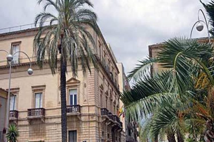 Vittoria, arretrati contrattuali dipendenti Comune