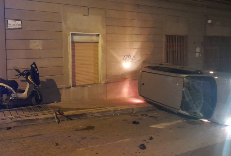 Incidente stradale a Vittoria: scontro tra 2 auto FOTO