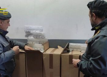 Contrabbando, sequestrate 3 tonnellate di sigarette nel Napoletano