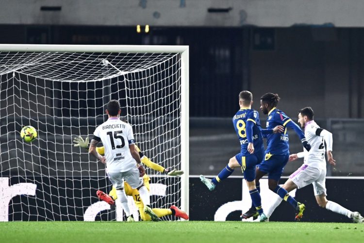 Il Verona torna a vincere, Lazovic stende la Cremonese