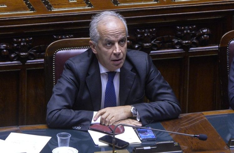 Immigrazione, Piantedosi “Nei primi 2 mesi di governo sbarchi in calo”