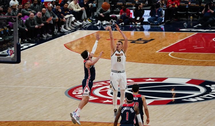 Lillard non basta, i Nuggets di Jokic battono Portland