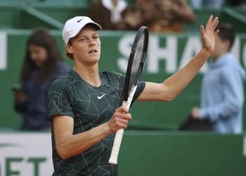 Australian Open, Sinner fatica ma va agli ottavi