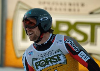 Kilde vince la discesa bis a Kitzbuehel, Casse ai piedi del podio