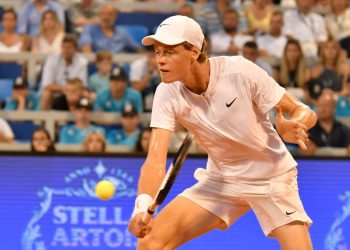 Sinner si ferma agli ottavi degli Australian Open, vince Tsitsipas