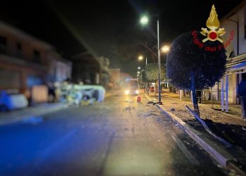 Auto si ribalta vicino Roma, morti 5 giovani