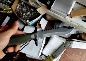 Padova: sequestrate oltre 10.000 armi, tra cui pugnali e katane